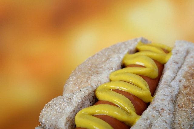 musztarda chrzanowa na hotdog